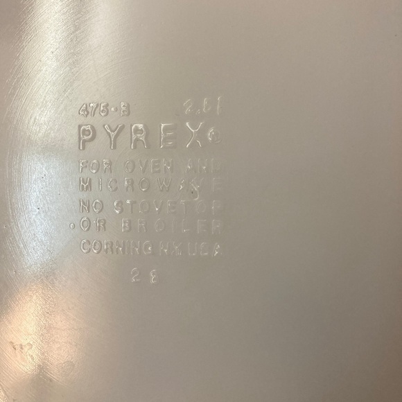 Vintage Pyrex Shenandoah Yellow/Green 475B 2.5 Liters Cinderella Pour Spout - Picture 2 of 3